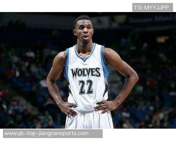 森林狼球员莱昂纳德米勒右手小拇指受伤两周后将进行复查